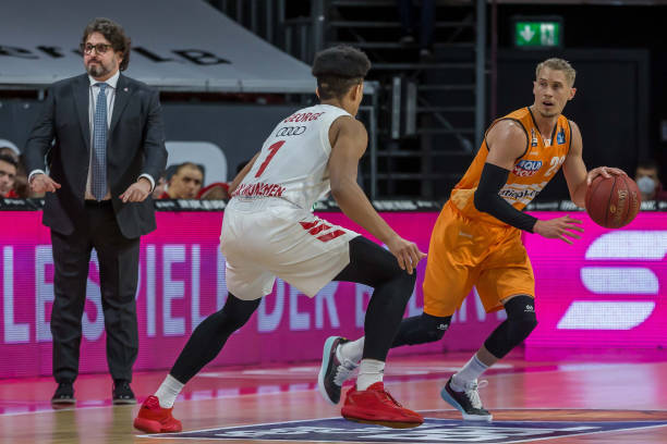 要求他们在 要求他们在